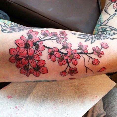 tatuaggi ciliegio|Tatuaggi con i fiori di ciliegio: 130 esempi (con significato).